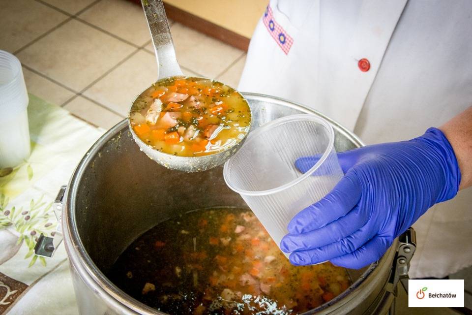 Bełchatów: Ciepła zupa na wynos dla osób potrzebujących