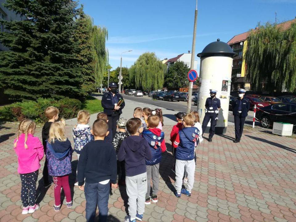 Bełchatowscy policjanci edukowali najmłodszych uczestników ruchu drogowego