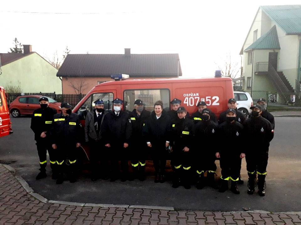 Jednostka OSP w Kaszewicach przekazała dla OSP Żar wóz operacyjno – techniczny