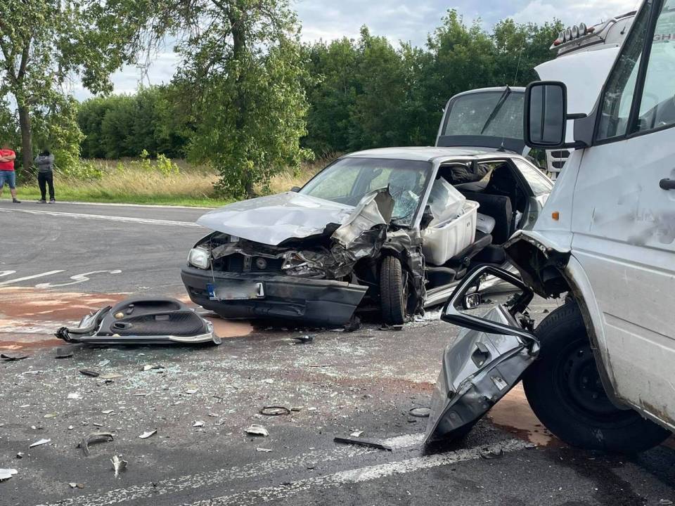 Wypadek w DK74 w Wincentowie, zderzyły się trzy auta. Duże utrudnienia dla kierowców