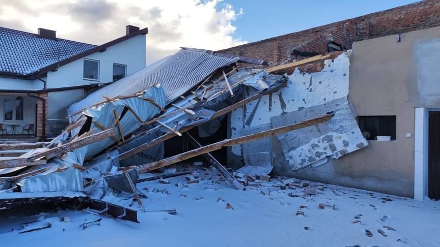 Koszmarny obraz zniszczeń po burzy śnieżnej. Bełchatowscy strażacy podsumowują bilans nawałnicy