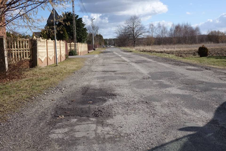 Rusza remont kolejnej drogi w gminie Bełchatów. Asfalt gładki jak stół ma zostać oddany za dwa miesiące