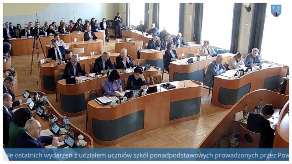 Radny o Strusiu Przędziwiatrze, wyproszenie z sali, emocjonalne wystąpienia starosty i rodziców! Gorąco na sesji powiatu