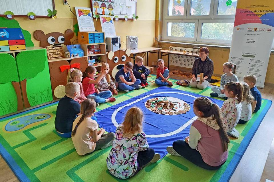 pokazowa-Lekcja-Ciszy-Montessori-Szkoa-Podstawowa-w-Toporowie-2