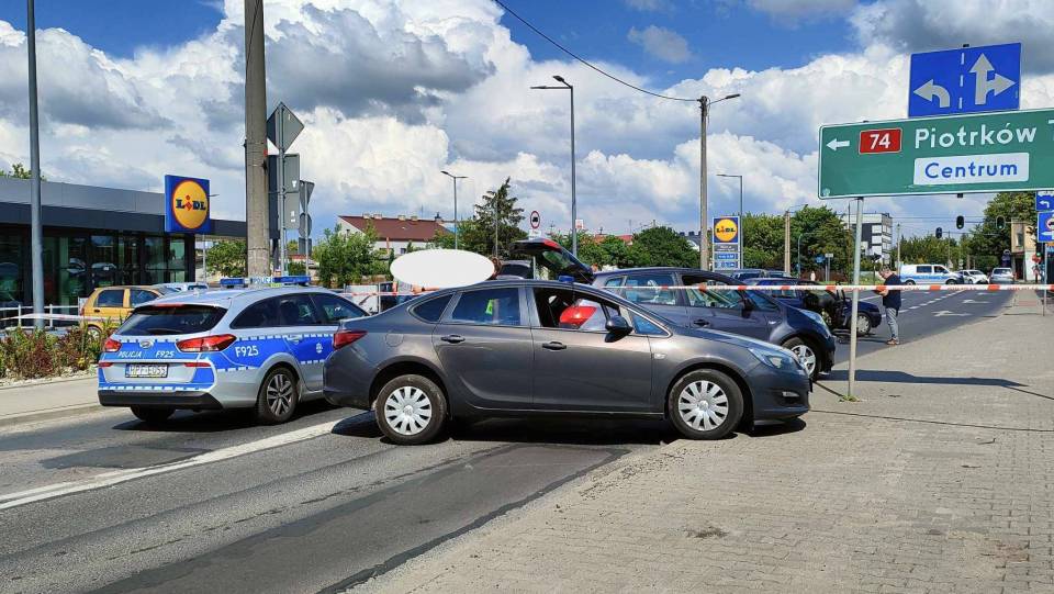 Strzały i policyjny pościg ulicami Bełchatowa. Kierowca chciał rozjechać interweniującego funkcjonariusza  [Foto]