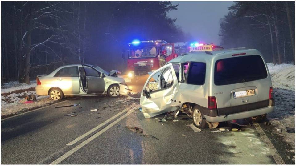 Śmiertelny wypadek na DK74. Nie żyje 40-letni kierowca Suzuki z Bełchatowa [Foto]