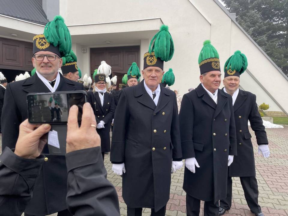 Barbórkowe świętowanie górników w Bełchatowie. Była pobudka, msza święta i tradycyjny pochód ulicami miasta